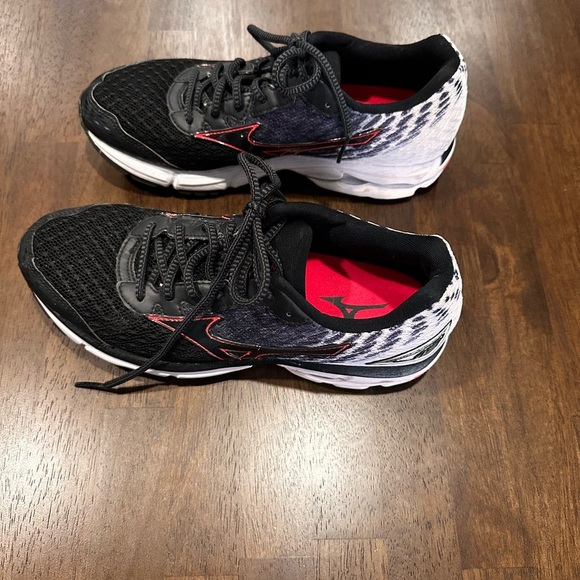 Mizuno Women’s Black and White Running Shoes Size 10 - Picture 5 of 11